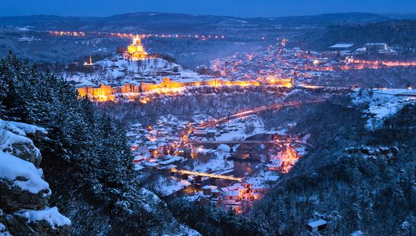 Veliko Tarnovo, Bulgaria durante el invierno.
